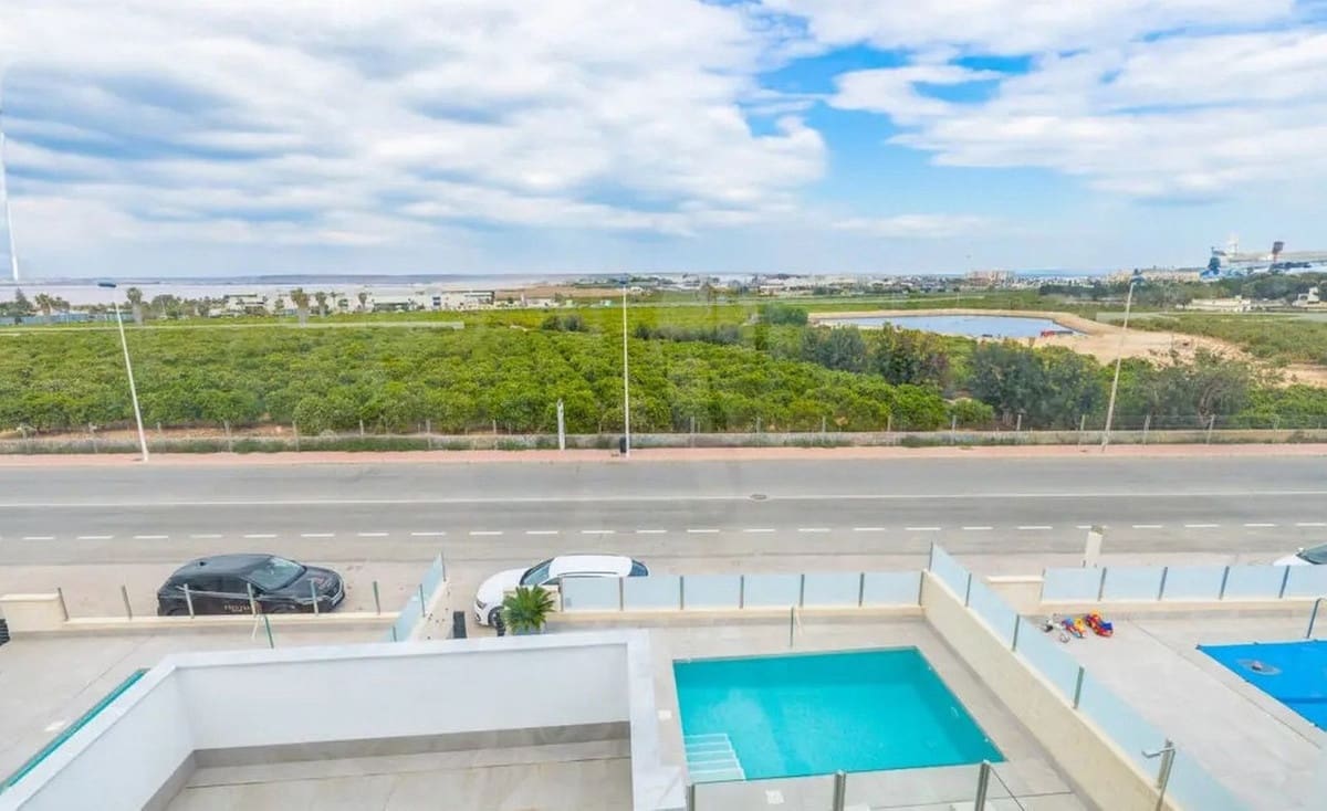 Chalet de 3 habitaciones en Los Balcones en venta - 660.000 € (Ref: 9363732)