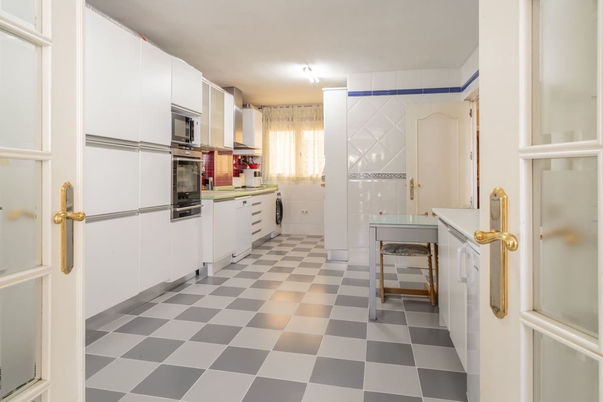 4 slaapkamer Appartement te koop in Malaga stad - € 1.200.000 (Ref: 9363740)