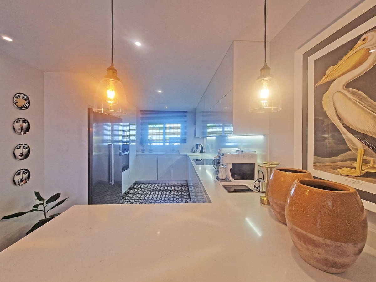 4 quarto Moradia Geminada para venda em Calahonda - 655 000 € (Ref: 9363741)