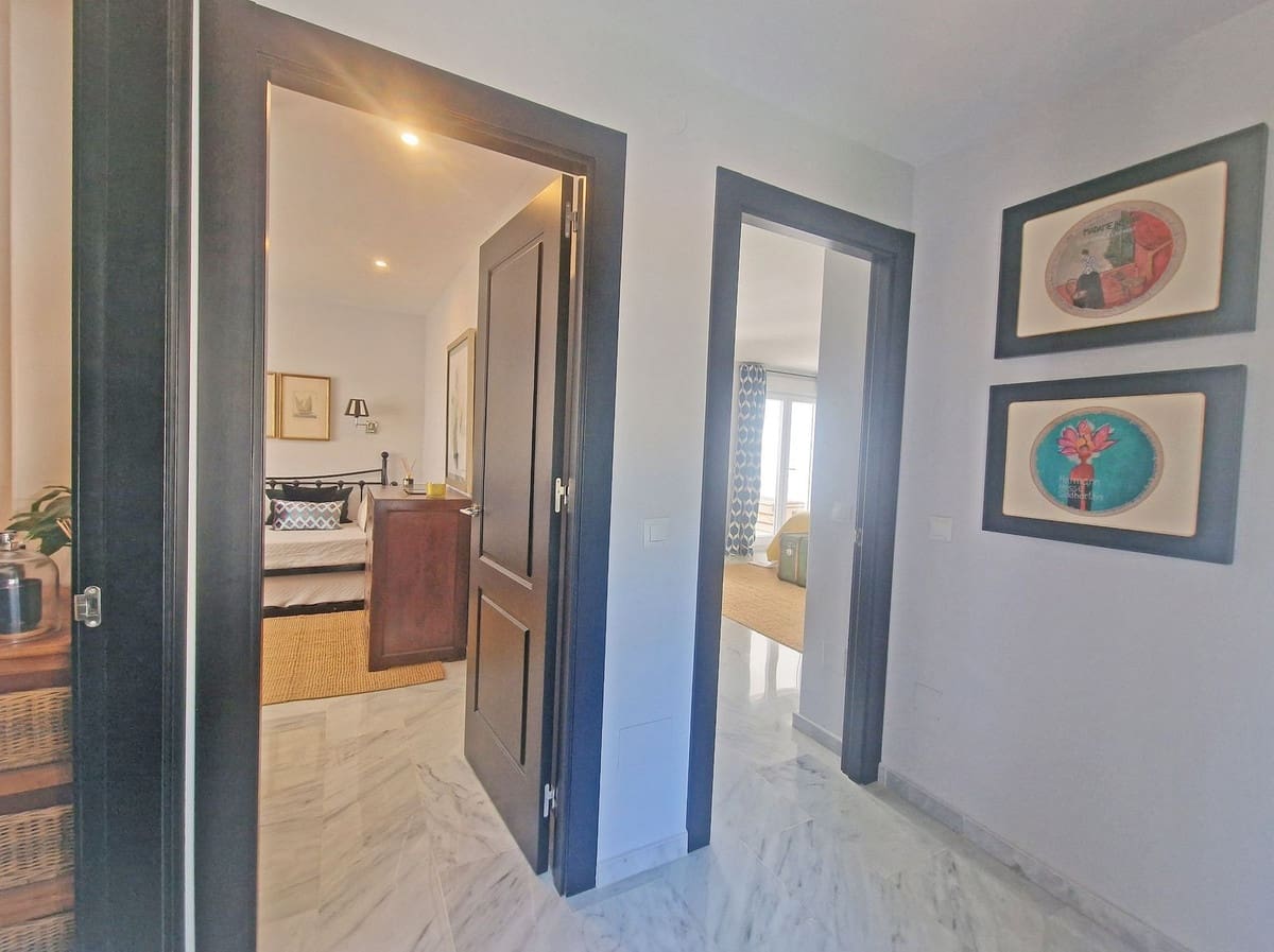 4 quarto Moradia Geminada para venda em Calahonda - 655 000 € (Ref: 9363741)