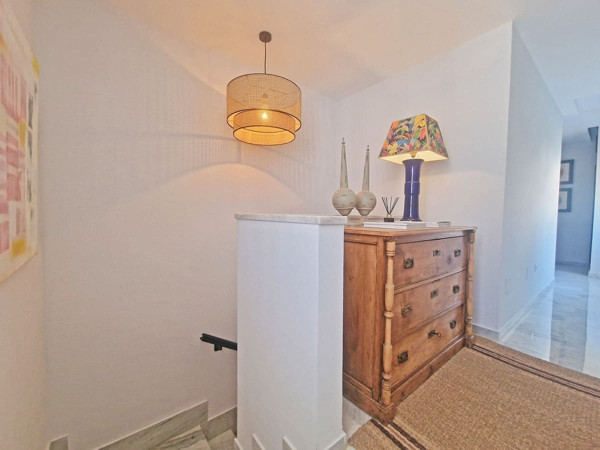 4 quarto Moradia Geminada para venda em Calahonda - 655 000 € (Ref: 9363741)