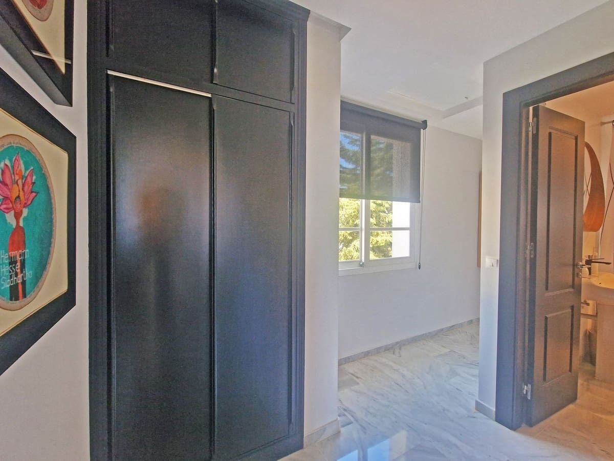 4 quarto Moradia Geminada para venda em Calahonda - 655 000 € (Ref: 9363741)