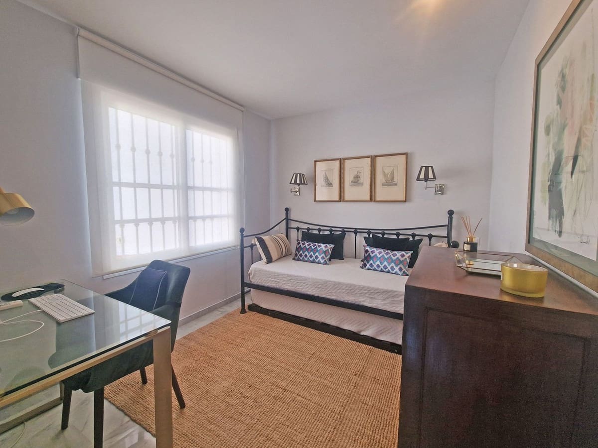 4 quarto Moradia Geminada para venda em Calahonda - 655 000 € (Ref: 9363741)