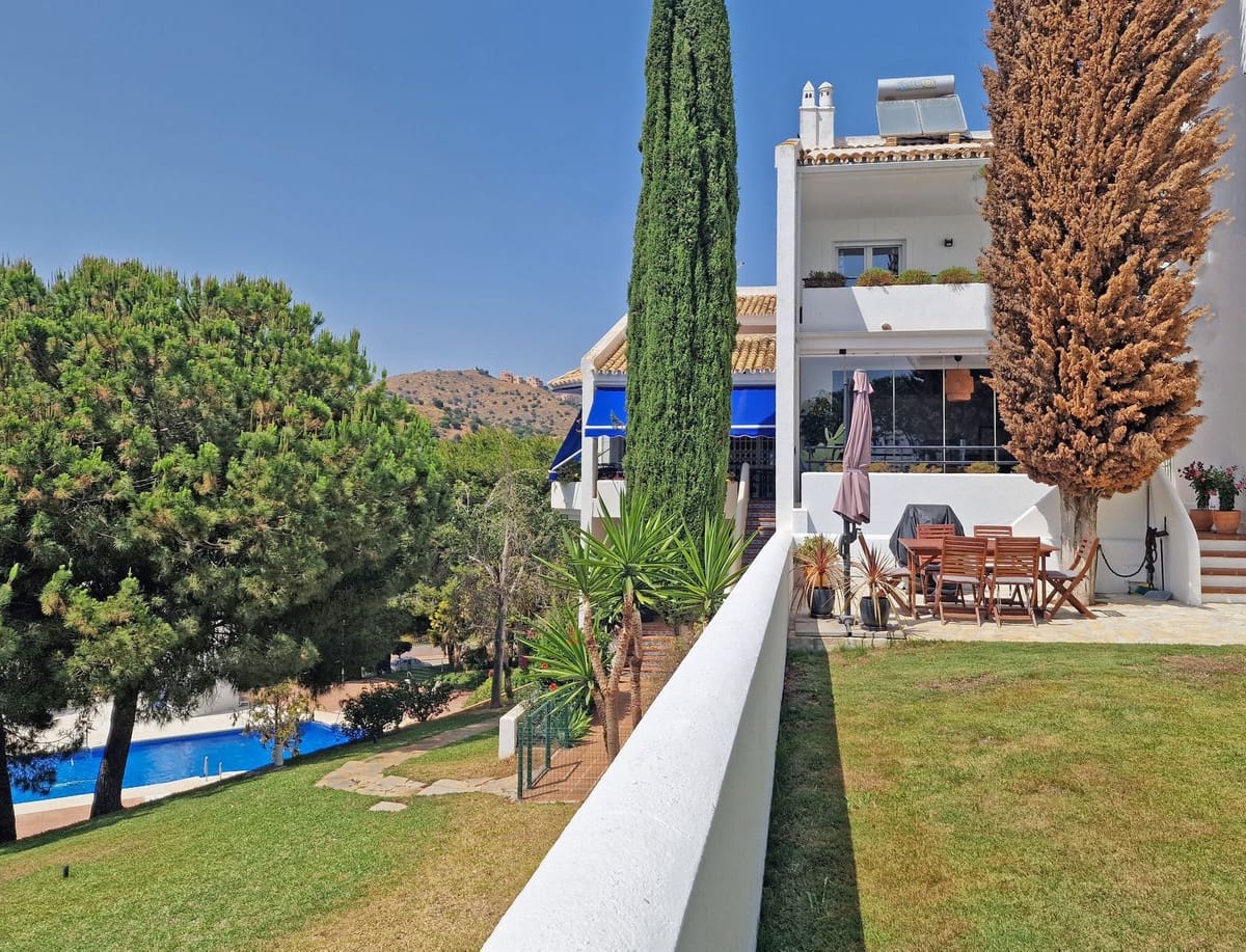 4 quarto Moradia Geminada para venda em Calahonda - 655 000 € (Ref: 9363741)