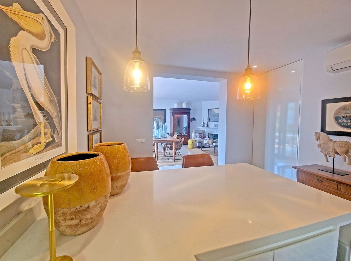 4 bedroom Semi-detached Villa for sale in Calahonda - € 655,000 (Ref: 9363741)