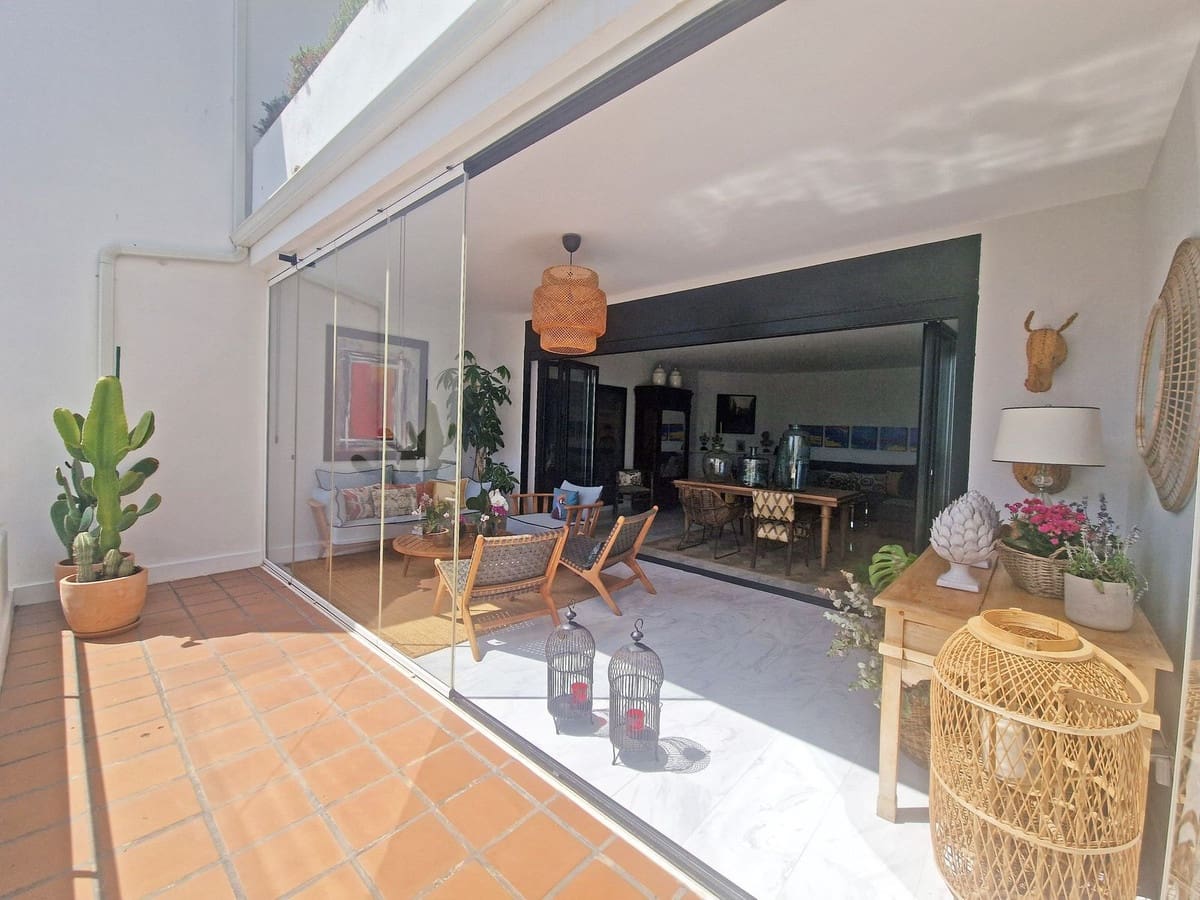 4 bedroom Semi-detached Villa for sale in Calahonda - € 655,000 (Ref: 9363741)