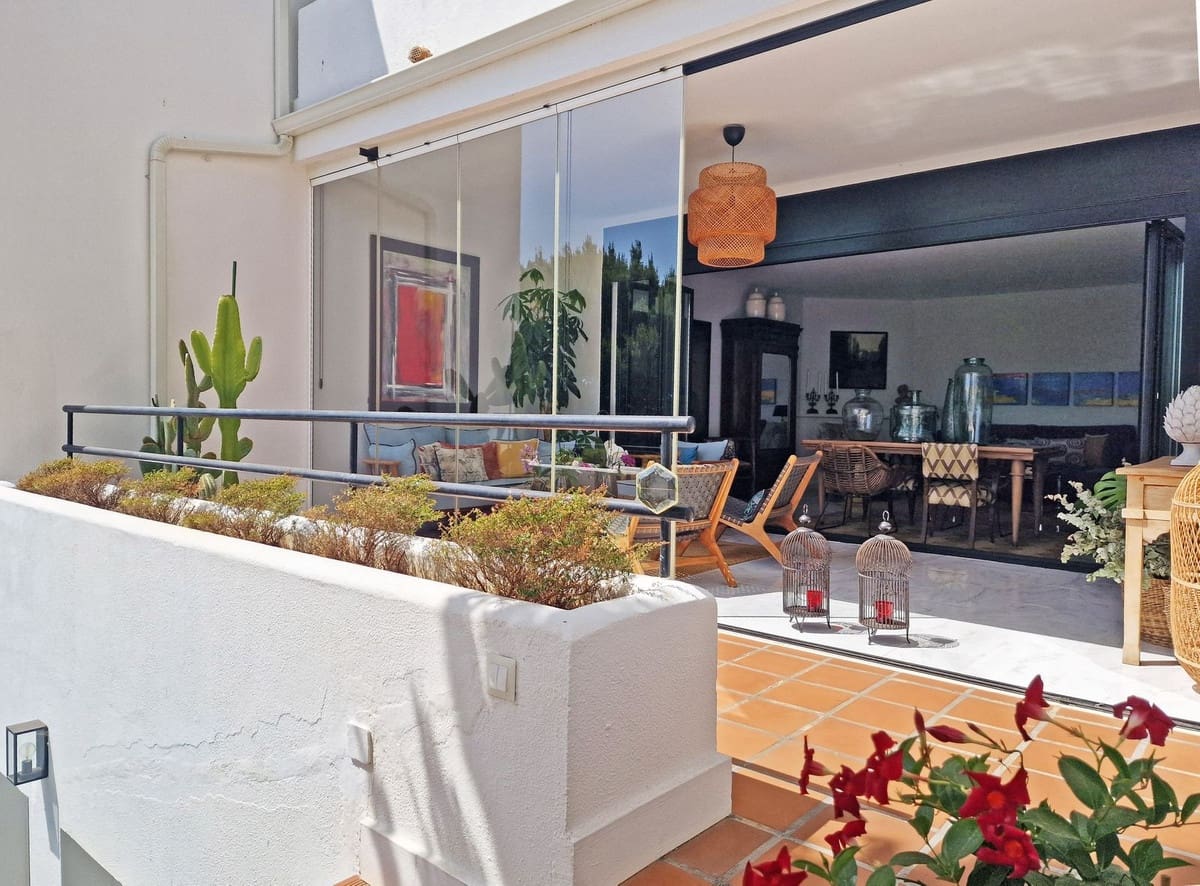 4 bedroom Semi-detached Villa for sale in Calahonda - € 655,000 (Ref: 9363741)