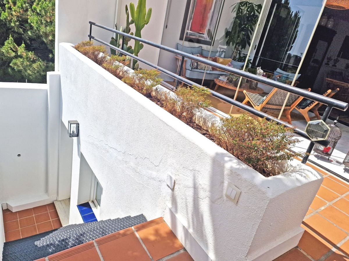 4 bedroom Semi-detached Villa for sale in Calahonda - € 655,000 (Ref: 9363741)