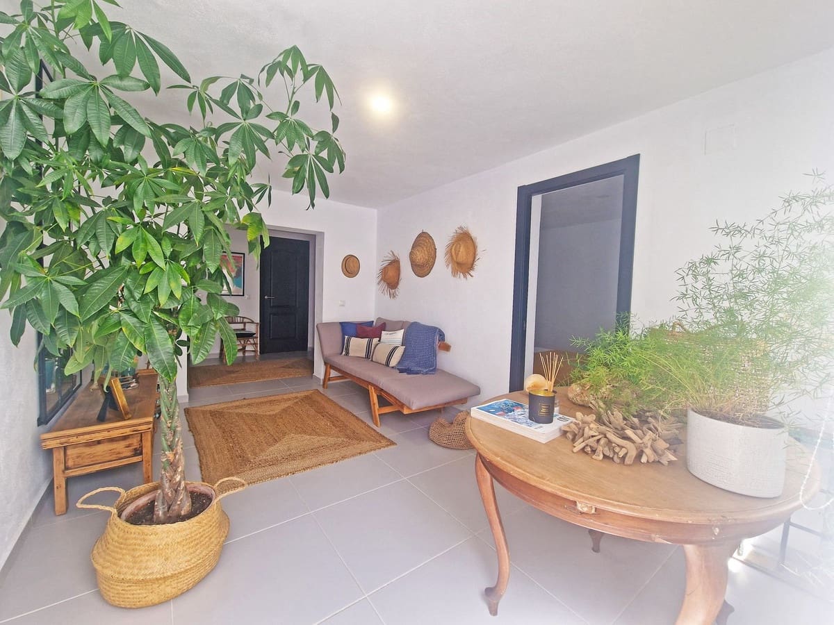 4 bedroom Semi-detached Villa for sale in Calahonda - € 655,000 (Ref: 9363741)