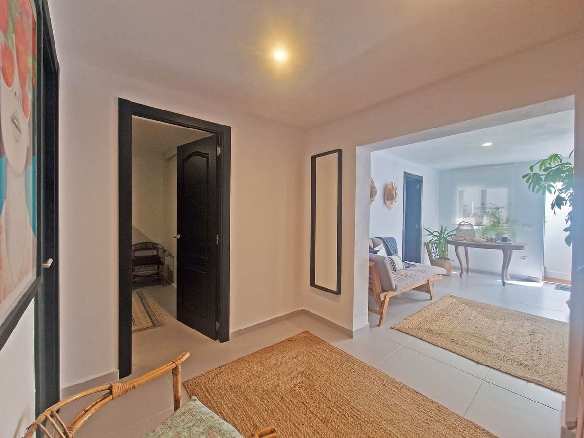 4 bedroom Semi-detached Villa for sale in Calahonda - € 655,000 (Ref: 9363741)