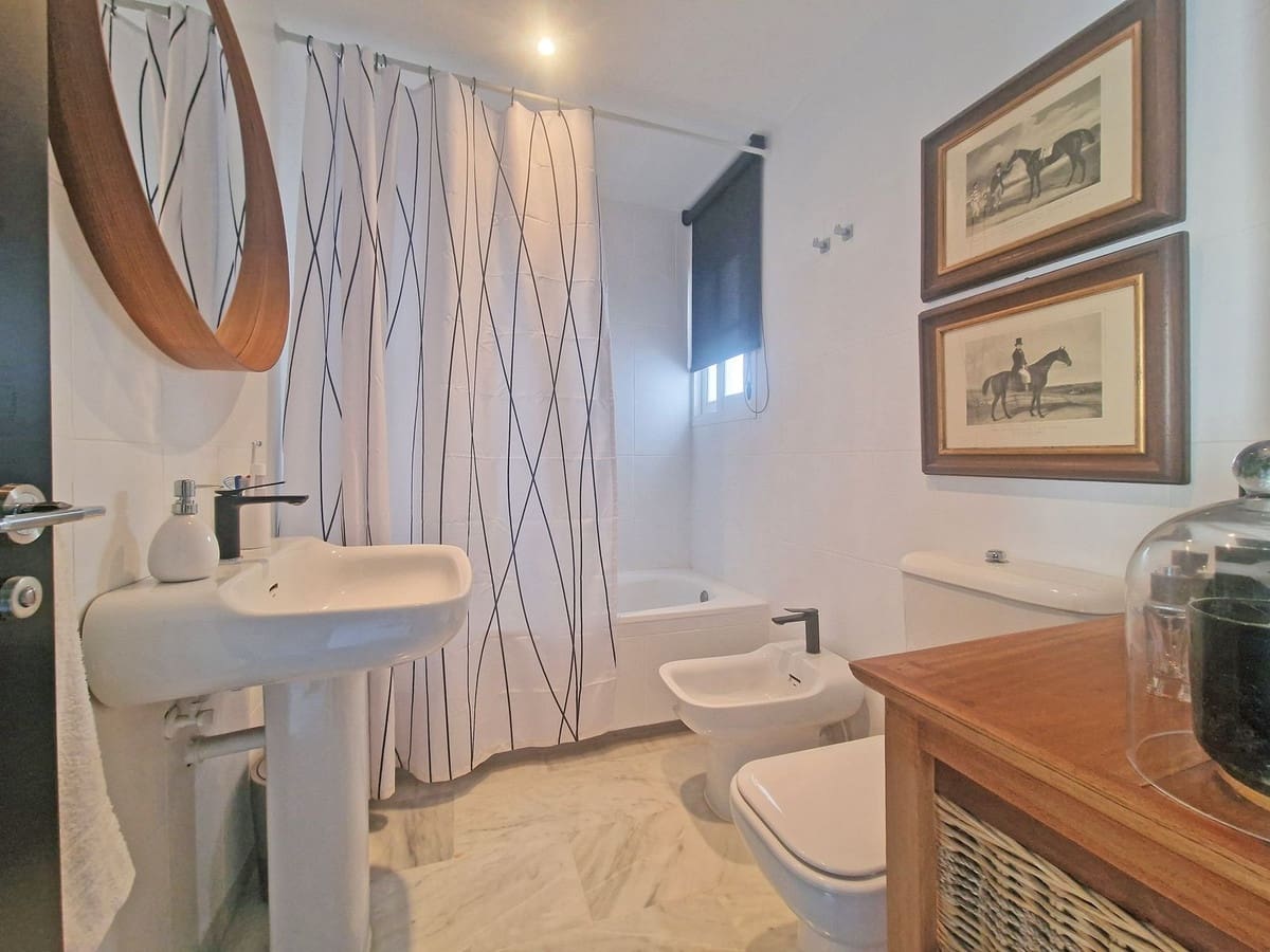 4 bedroom Semi-detached Villa for sale in Calahonda - € 655,000 (Ref: 9363741)