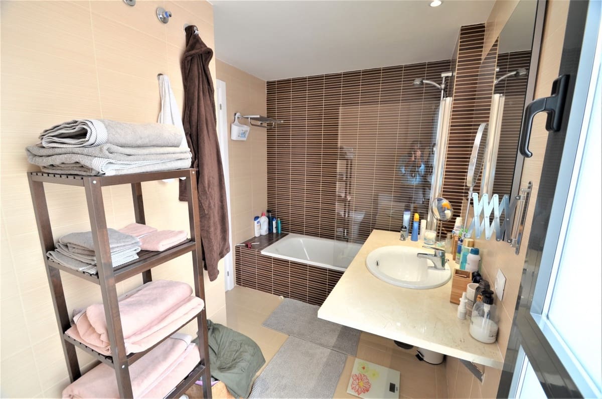 2 slaapkamer Penthouse te koop in Bahia de Casares - € 599.000 (Ref: 9363744)