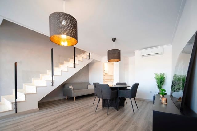 3 makuuhuone Omakotitalo myytävänä paikassa Los Balcones - 315 000 € (Ref: 9363746)