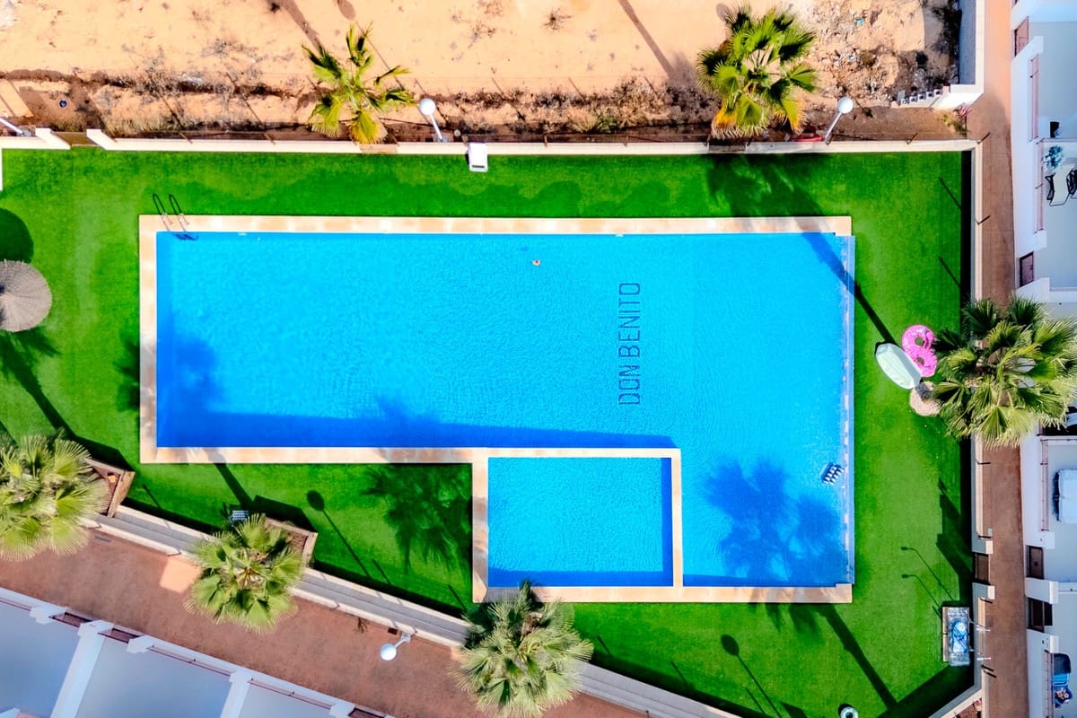 3 makuuhuone Omakotitalo myytävänä paikassa Los Balcones - 315 000 € (Ref: 9363746)