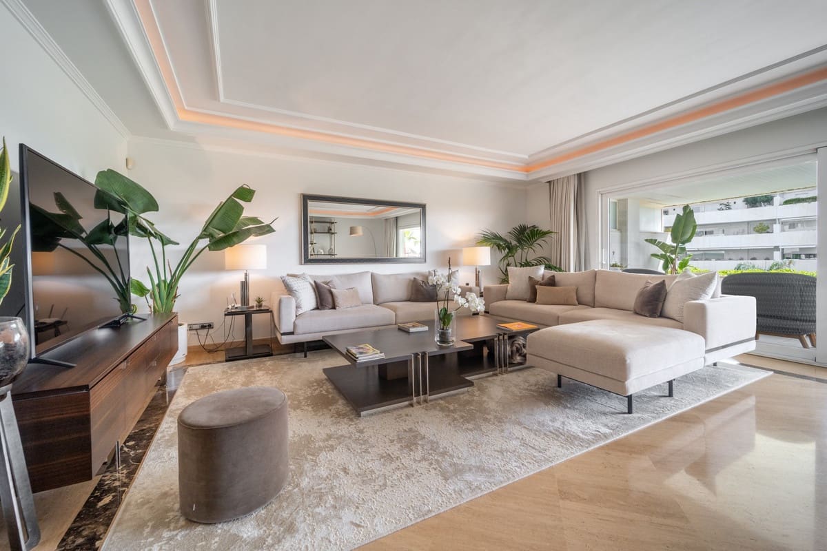 3 quarto Apartamento para venda em Puerto Banus - 2 500 000 € (Ref: 9363751)