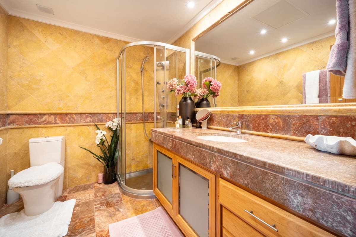 3 quarto Apartamento para venda em Puerto Banus - 2 500 000 € (Ref: 9363751)