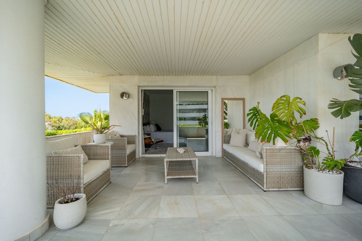 3 quarto Apartamento para venda em Puerto Banus - 2 500 000 € (Ref: 9363751)