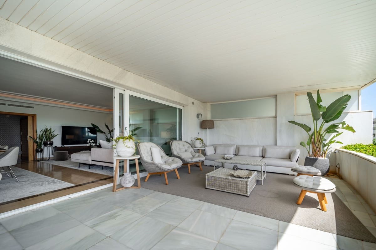 3 quarto Apartamento para venda em Puerto Banus - 2 500 000 € (Ref: 9363751)