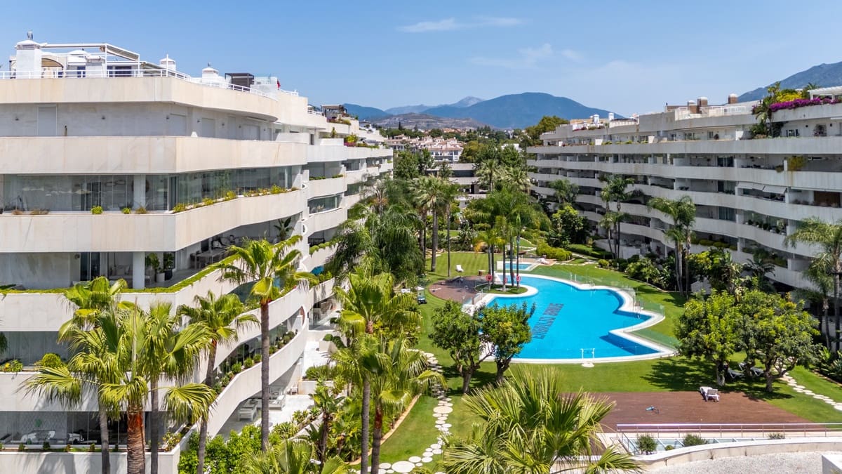 3 quarto Apartamento para venda em Puerto Banus - 2 500 000 € (Ref: 9363751)