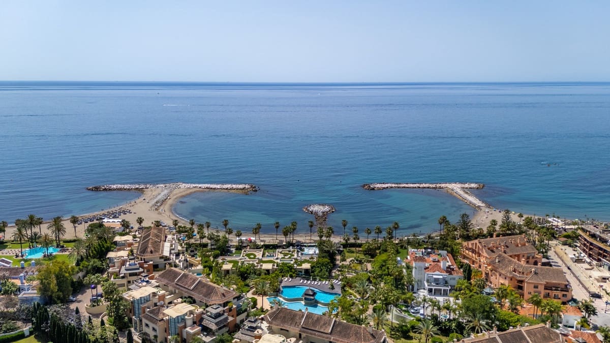 3 quarto Apartamento para venda em Puerto Banus - 2 500 000 € (Ref: 9363751)