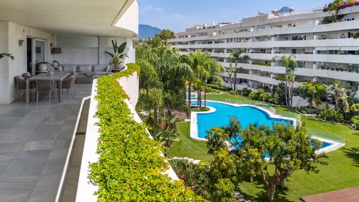3 quarto Apartamento para venda em Puerto Banus - 2 500 000 € (Ref: 9363751)