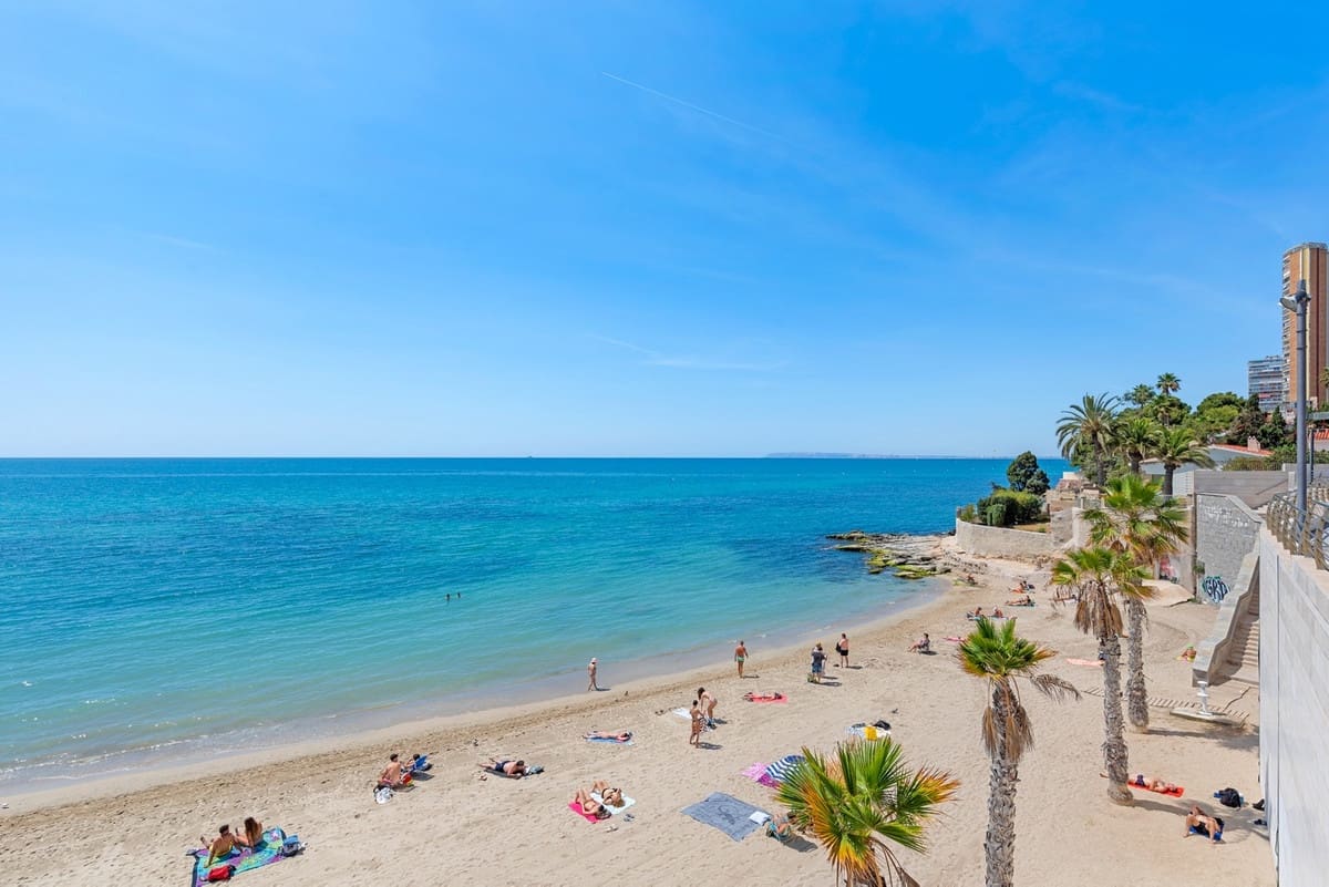 2 makuuhuone Huoneisto myytävänä paikassa Alicante kaupunki - 225 000 € (Ref: 9363755)