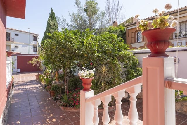 6 Zimmer Villa zu verkaufen in Cerrado de Calderon, Málaga Stadt - 1.800.000 € (Ref: 9363758)