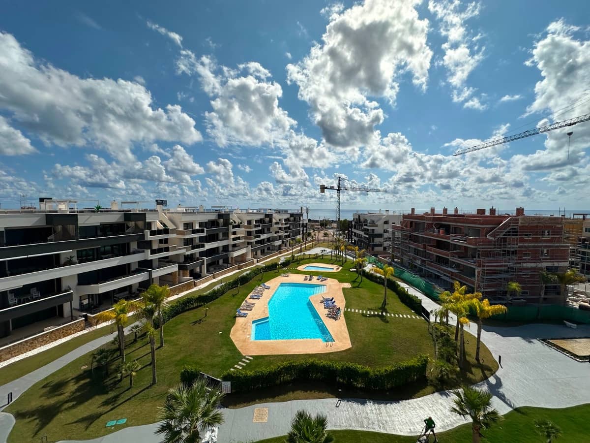 Ático de 2 habitaciones en Playa Flamenca en venta - 595.000 € (Ref: 9363764)