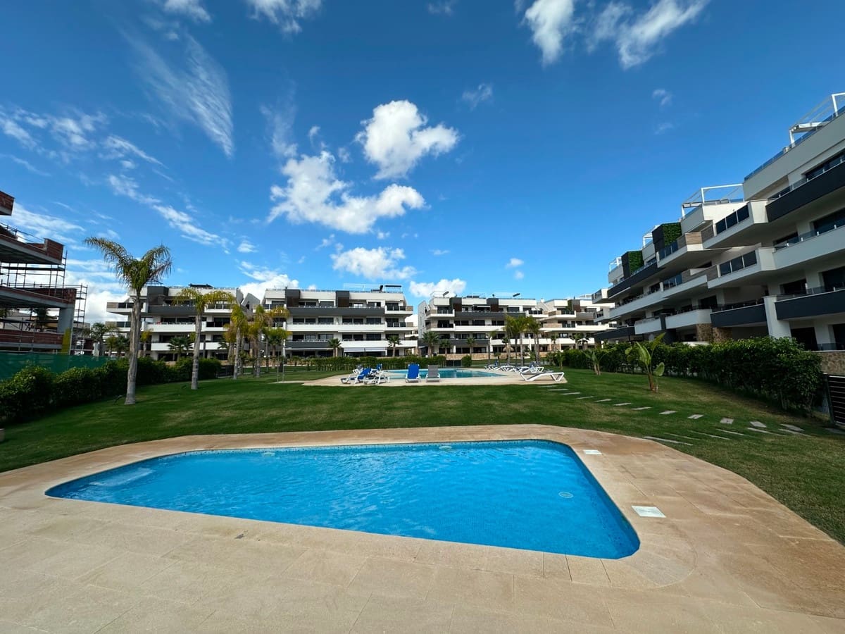 Ático de 2 habitaciones en Playa Flamenca en venta - 595.000 € (Ref: 9363764)