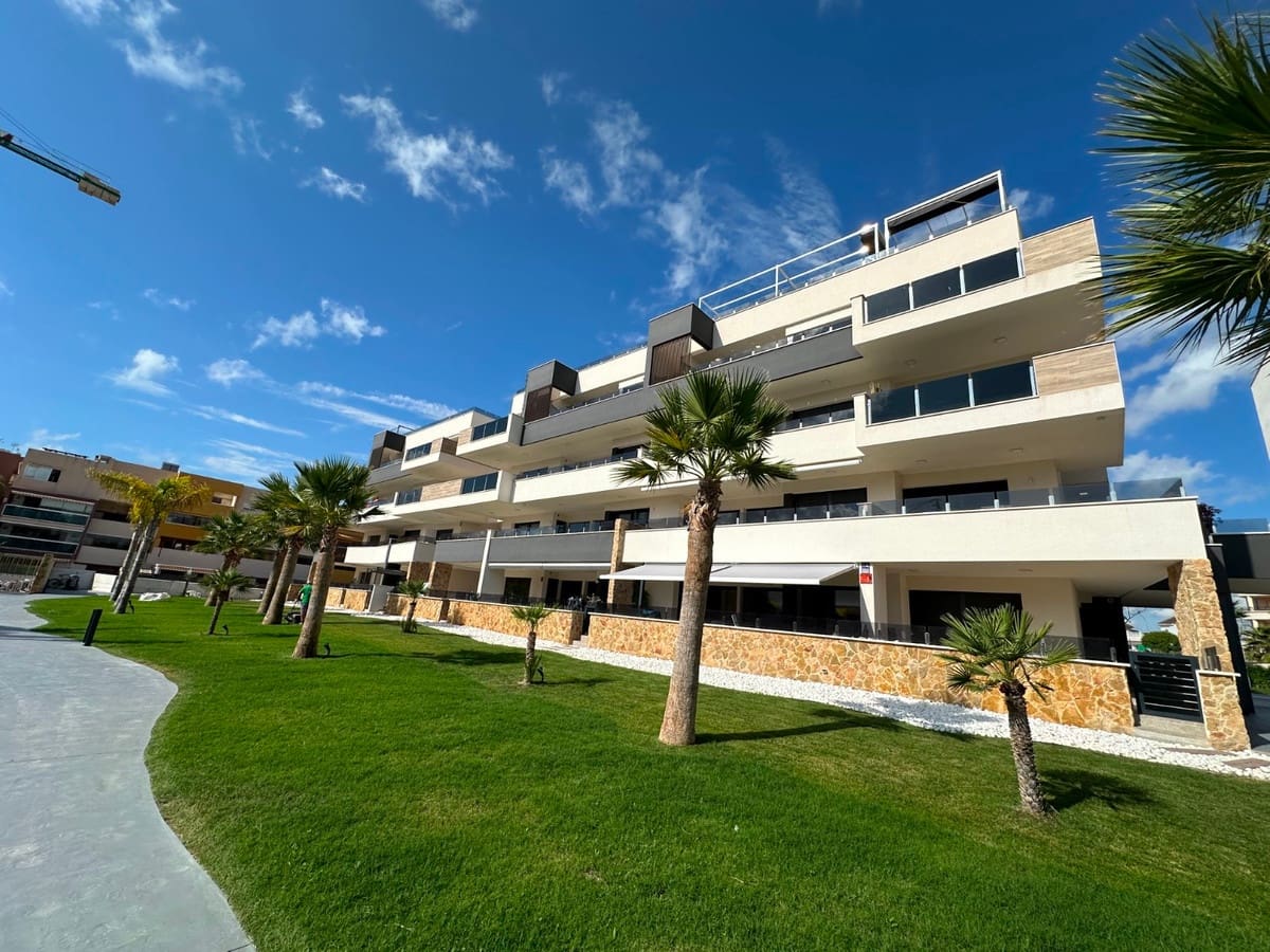Ático de 2 habitaciones en Playa Flamenca en venta - 595.000 € (Ref: 9363764)