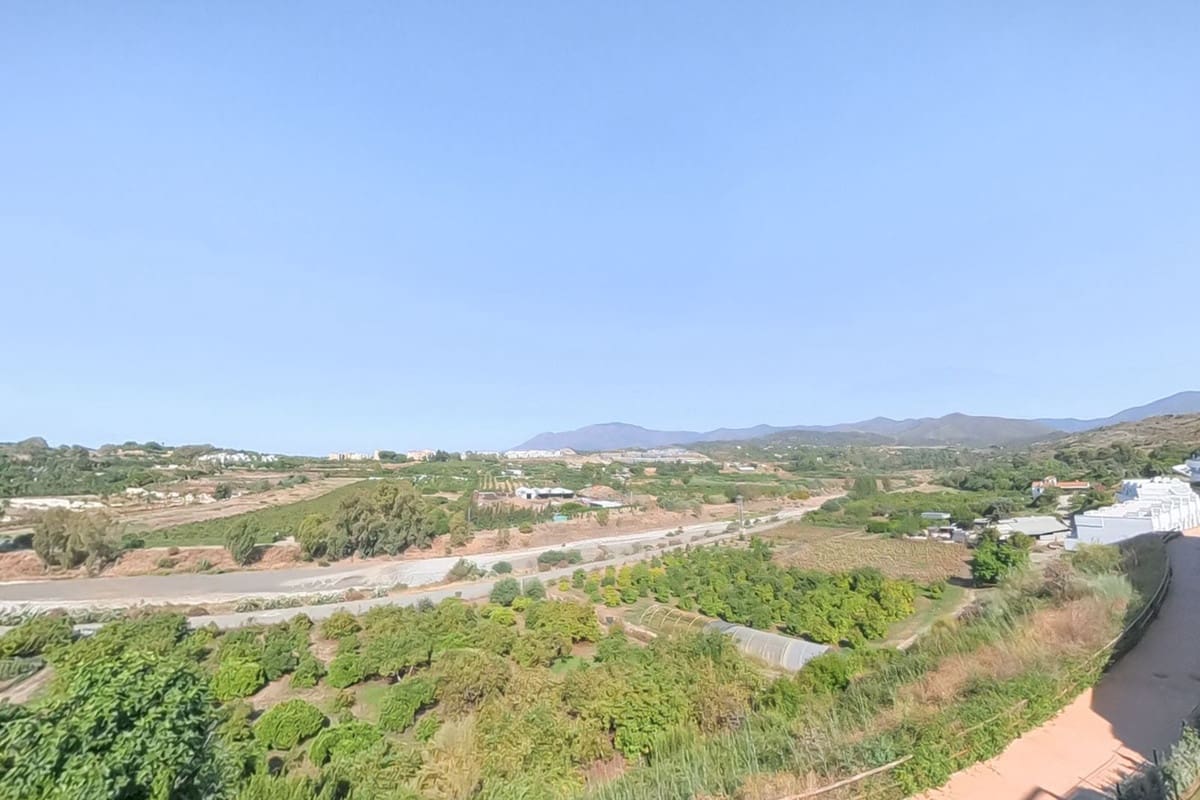 2 bedroom Penthouse for sale in Estepona - € 500,000 (Ref: 9363765)