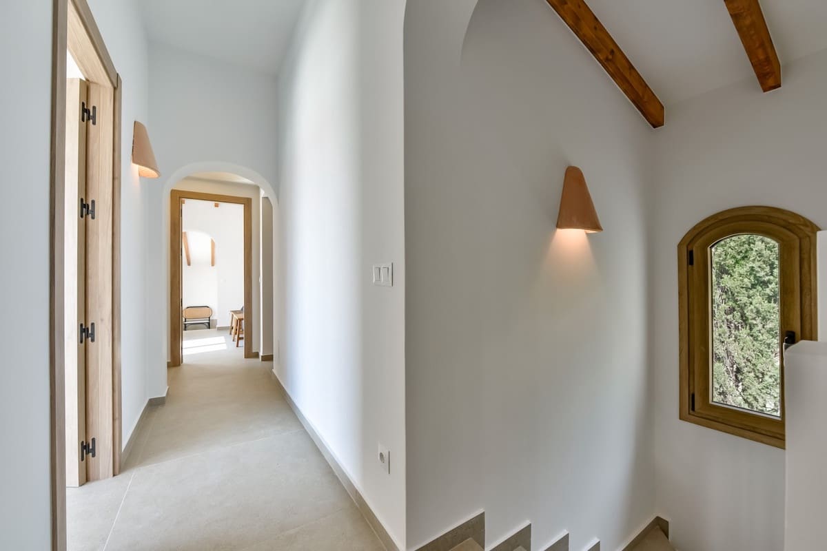 5 bedroom Villa for sale in Altea - € 1,495,000 (Ref: 9363769)