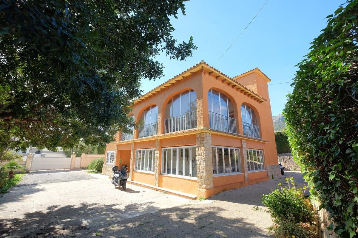 9 makuuhuone Huvila myytävänä paikassa Calpe / Calp - 1 190 000 € (Ref: 9363772)