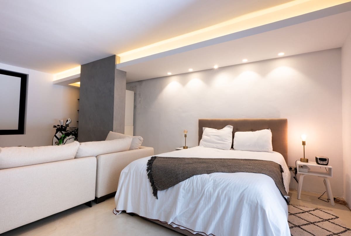 2 bedroom Townhouse for sale in Golden Mile - € 1,350,000 (Ref: 9363776)