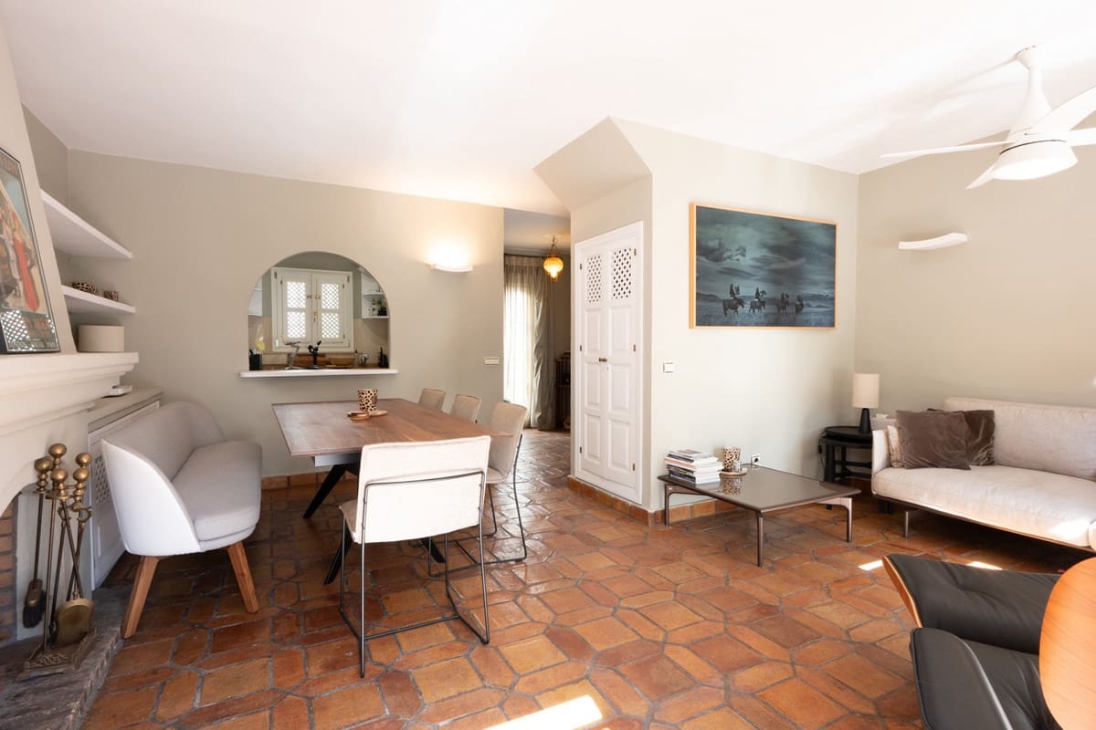 2 bedroom Townhouse for sale in Golden Mile - € 1,350,000 (Ref: 9363776)