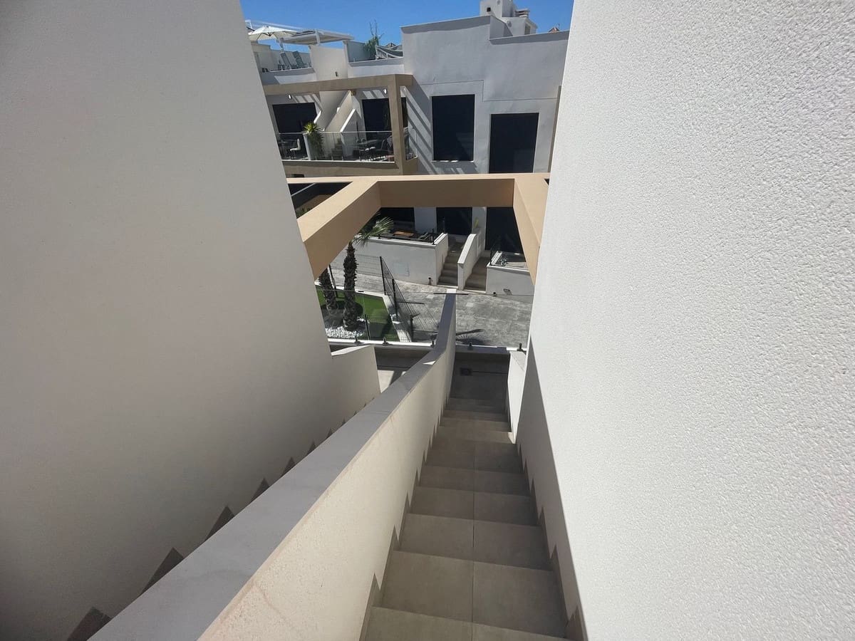 2 quarto Penthouse para venda em Villamartin - 249 000 € (Ref: 9363782)