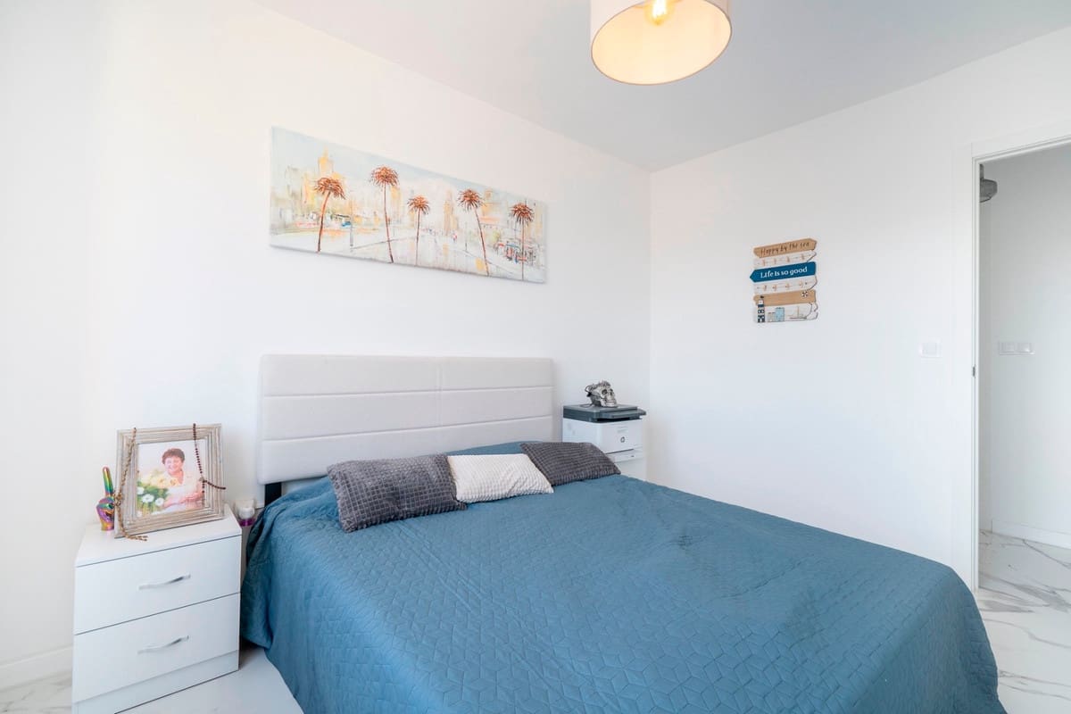 Apartamento de 2 habitaciones en Orihuela Costa en venta - 275.000 € (Ref: 9363785)