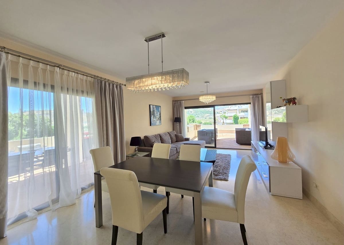 2 bedroom Apartment for sale in Benahavis - € 559,000 (Ref: 9363786)