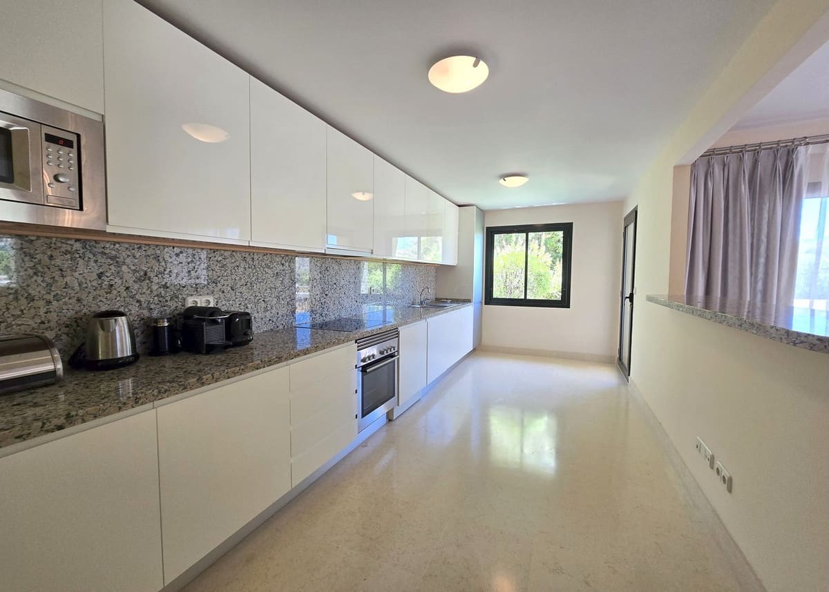 2 bedroom Apartment for sale in Benahavis - € 559,000 (Ref: 9363786)