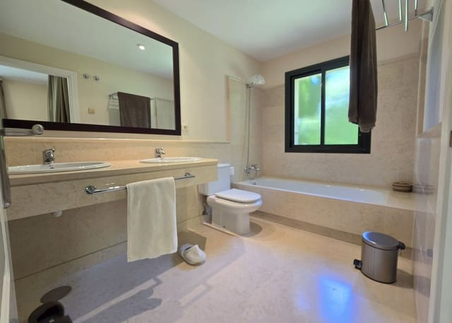 2 bedroom Apartment for sale in Benahavís pueblo, Benahavís - € 559,000 (Ref: 9363786)