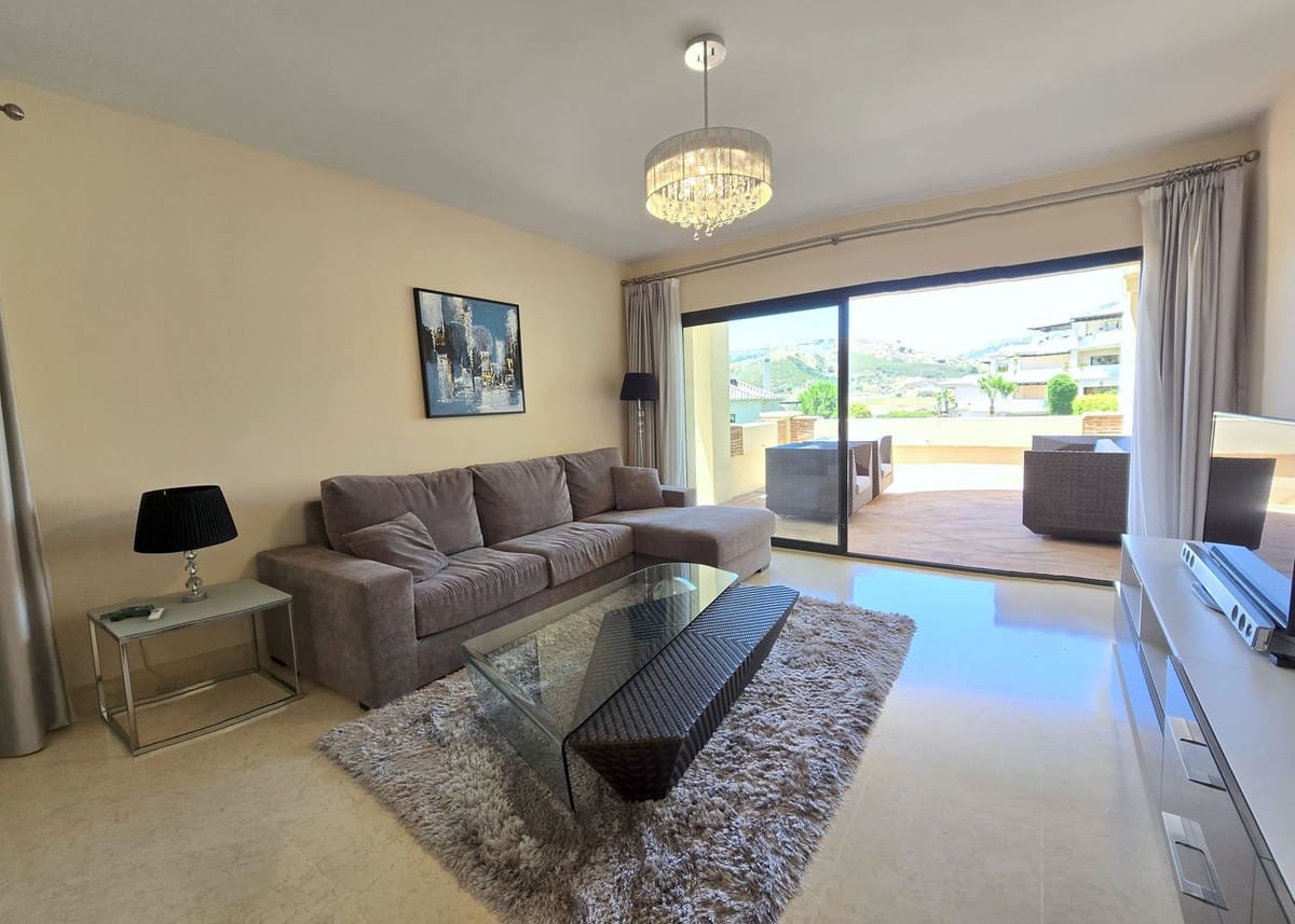 2 bedroom Apartment for sale in Benahavis - € 559,000 (Ref: 9363786)