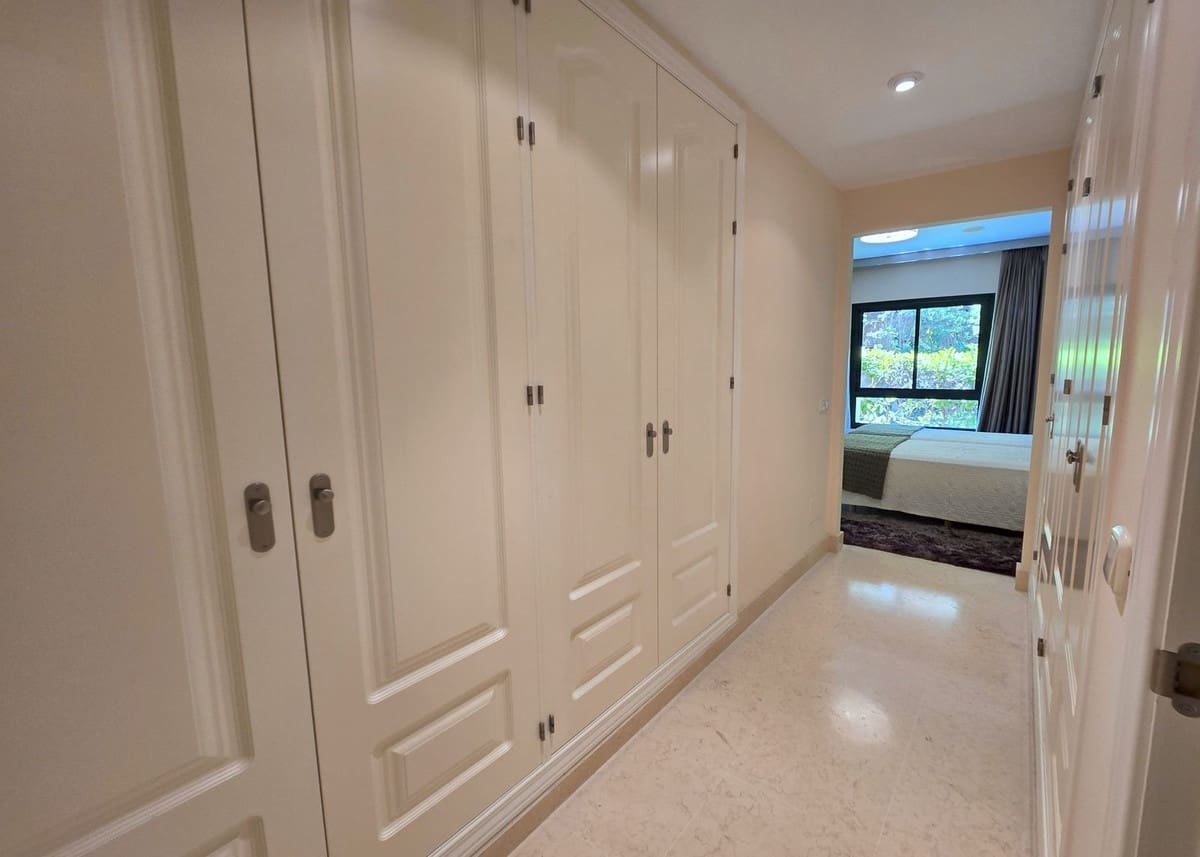 2 bedroom Apartment for sale in Benahavis - € 559,000 (Ref: 9363786)