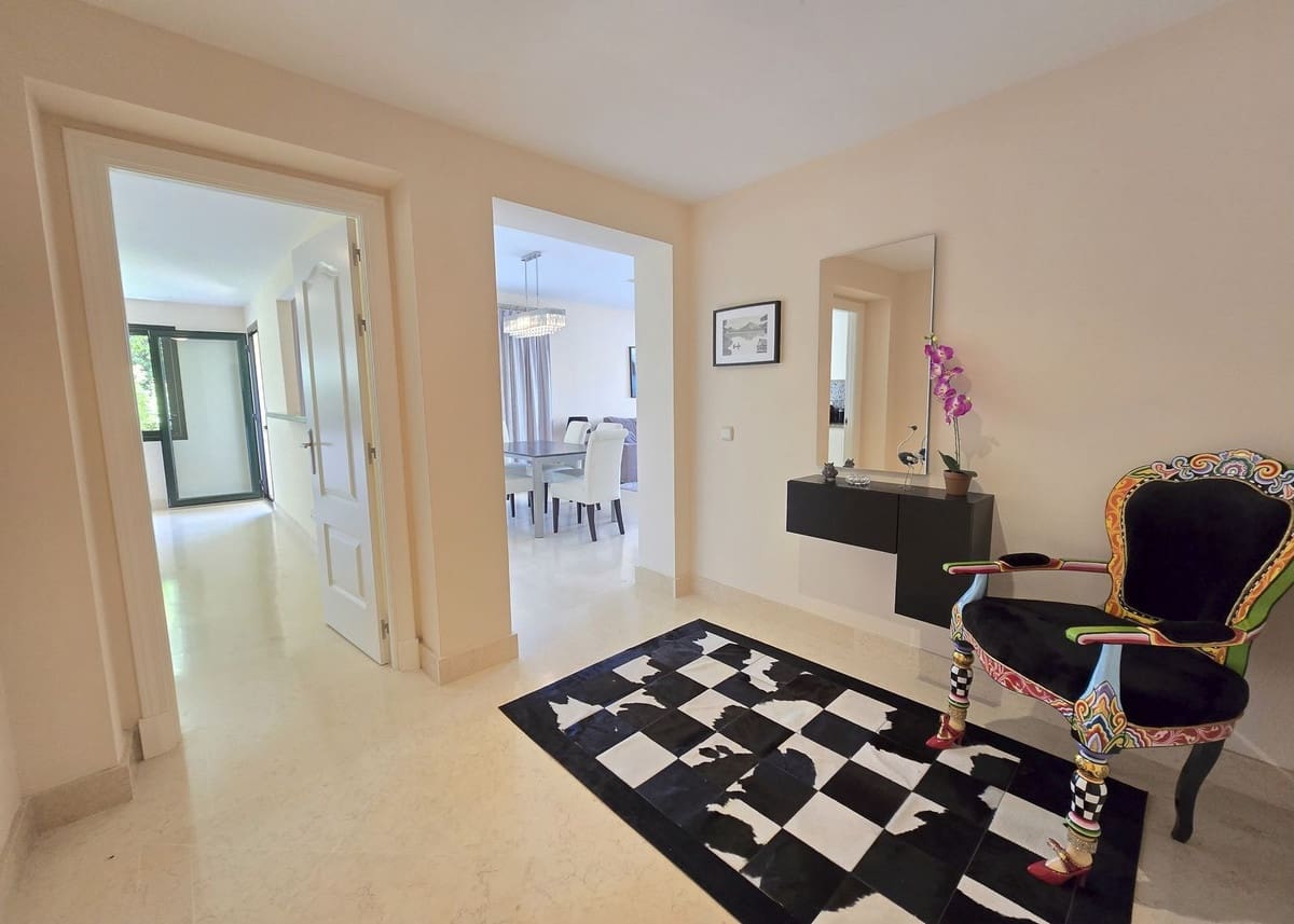 2 bedroom Apartment for sale in Benahavis - € 559,000 (Ref: 9363786)