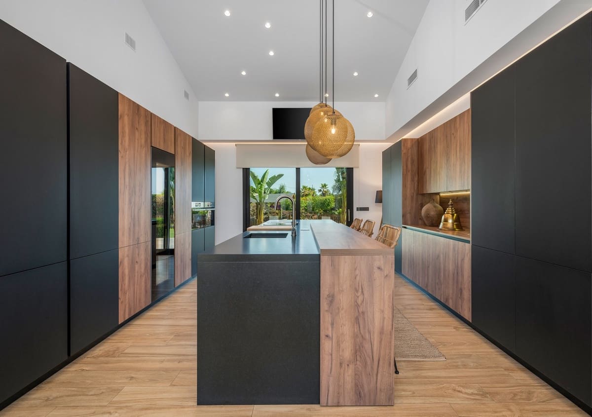 5 bedroom Finca/Country House for sale in Elche / Elx - € 1,100,000 (Ref: 9363789)