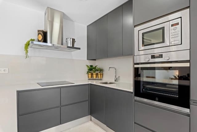 Chalet de 3 habitaciones en San Miguel de Salinas en venta - 355.000 € (Ref: 9363790)