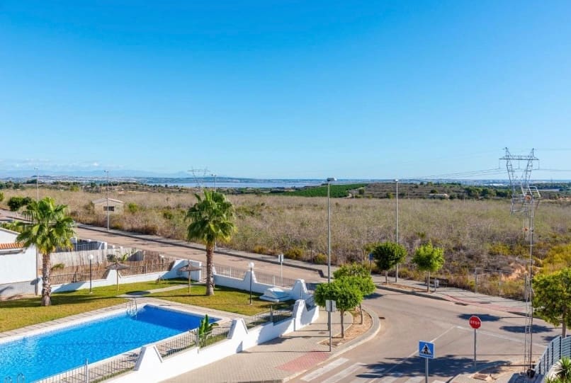 Chalet de 3 habitaciones en San Miguel de Salinas en venta - 355.000 € (Ref: 9363790)