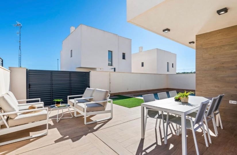 Chalet de 3 habitaciones en San Miguel de Salinas en venta - 355.000 € (Ref: 9363790)