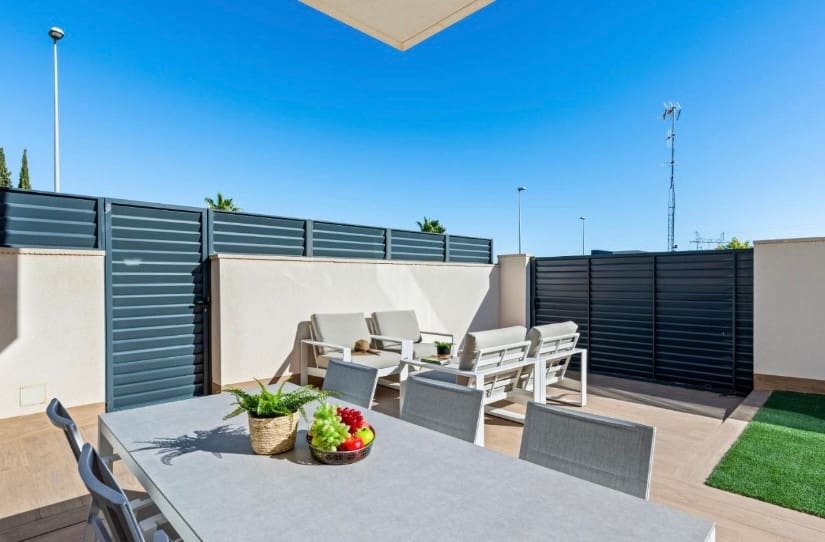 Chalet de 3 habitaciones en San Miguel de Salinas en venta - 355.000 € (Ref: 9363790)