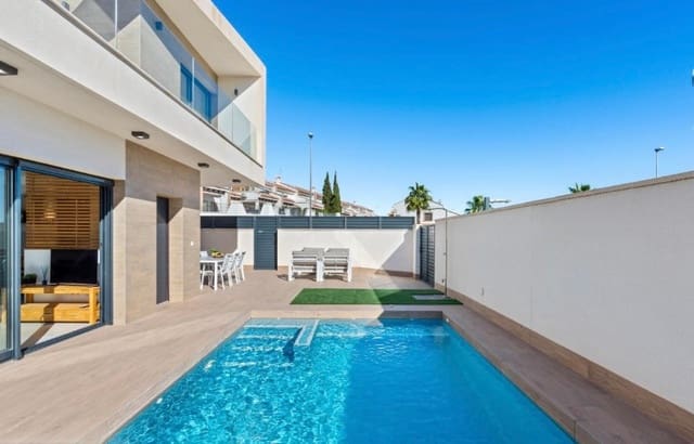 Chalet de 3 habitaciones en San Miguel de Salinas en venta - 355.000 € (Ref: 9363790)