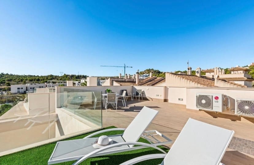 Chalet de 3 habitaciones en San Miguel de Salinas en venta - 355.000 € (Ref: 9363790)